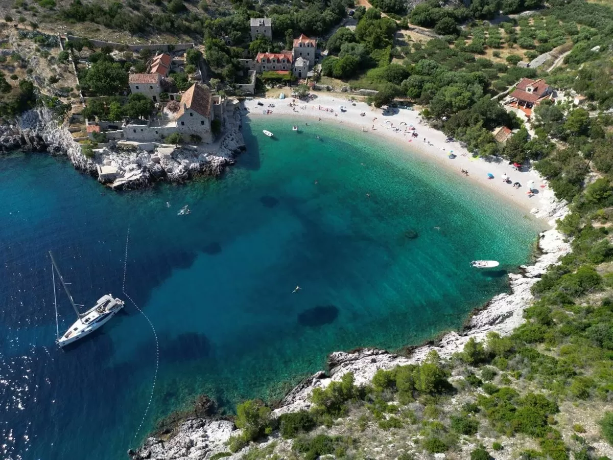 uvala Dubovica na otoku Hvaru, najbolje plaže na Hvaru, gdje plivati u Dalmaciji